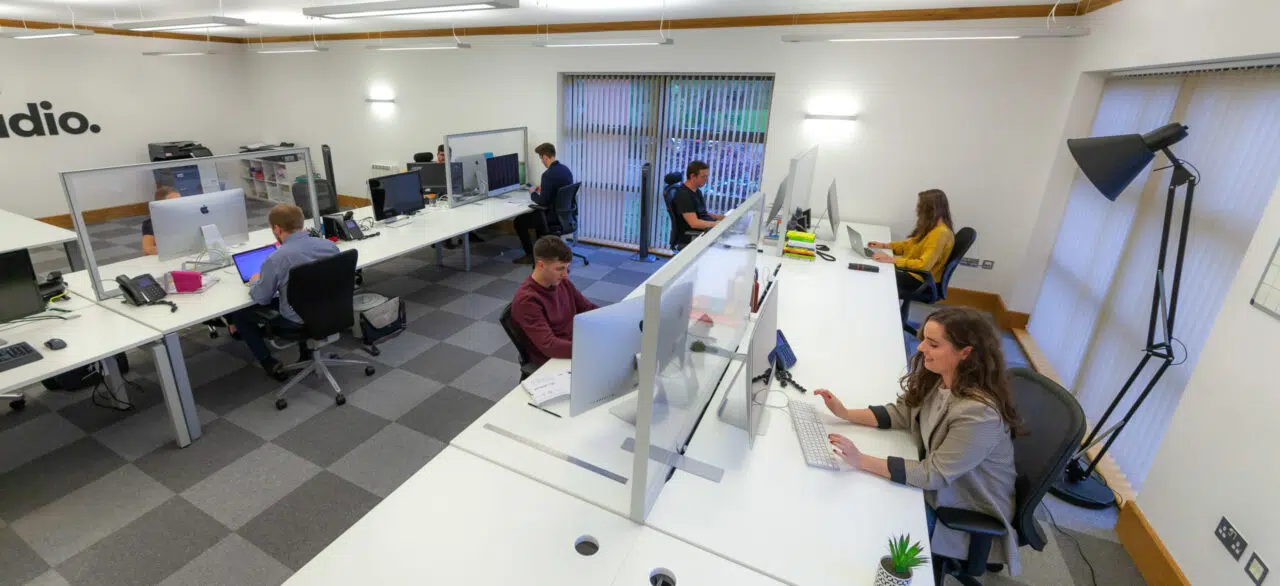 PM_Officescreens_group4-scaled
