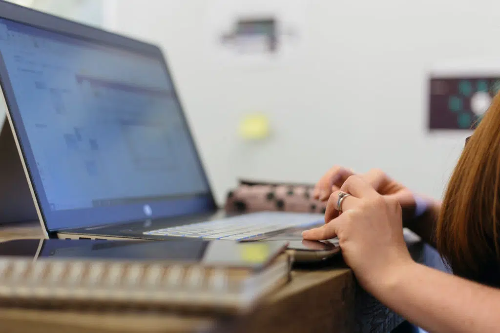 katie-laptop-1024×683