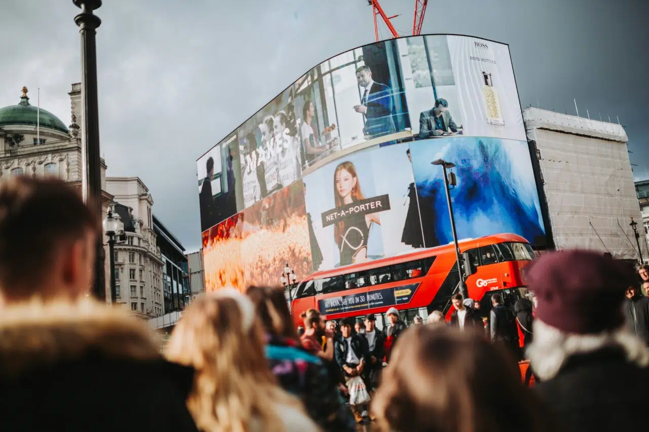 1_ALargeCrowdOfPeopleInfrontOfLargeBillboard_Unsplash